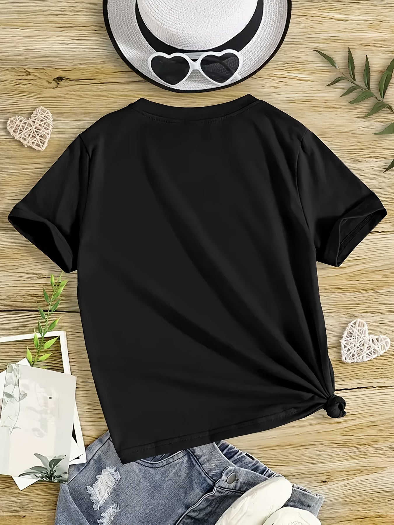 "My Grandma Just Loves Me" Girls' Positioning Printed T-shirts, Classic Crew Neck Short Sleeve T-Shirts, Comfortable & Stylish Tops For Summer, Spring & Fall, Kid T-shirt For Casual Everyday Wear, Ideal Gift For Girls